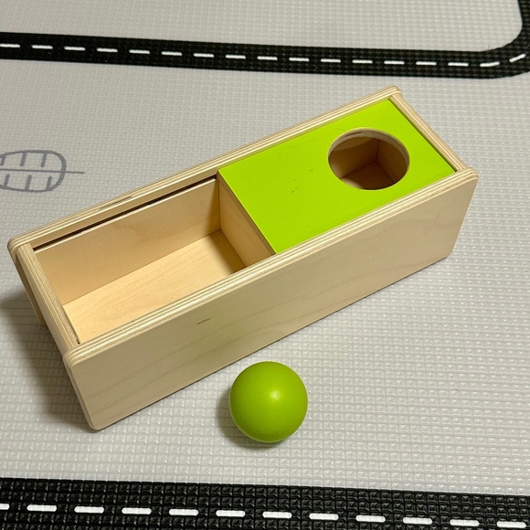 Lovevery Sliding Top Box  Thinker Play Kit 11-12 Months - Picture 1 of 1